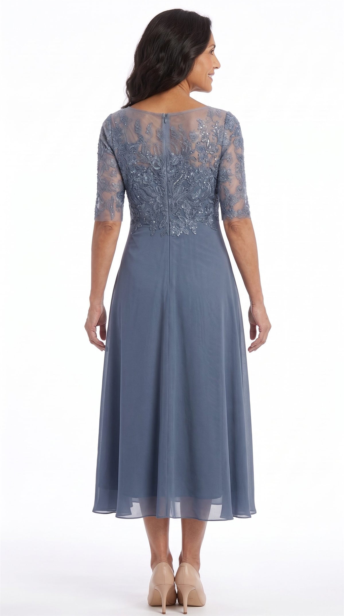 Vestido Celia | Encaje y gasa en azul empolvado, de espaldas