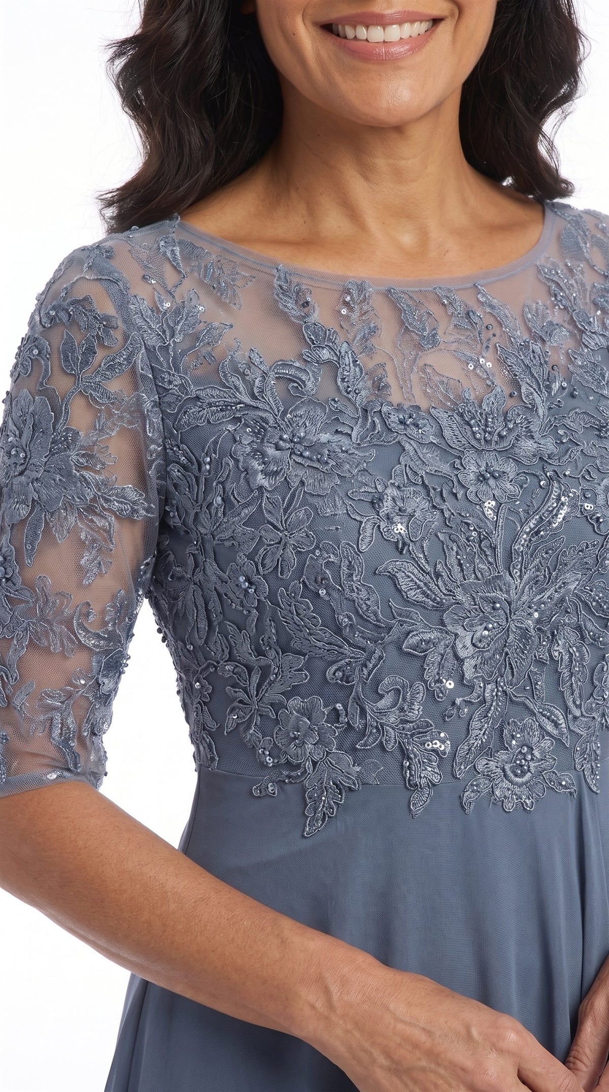Vestido Celia | Encaje y gasa en azul empolvado, detalle del encaje