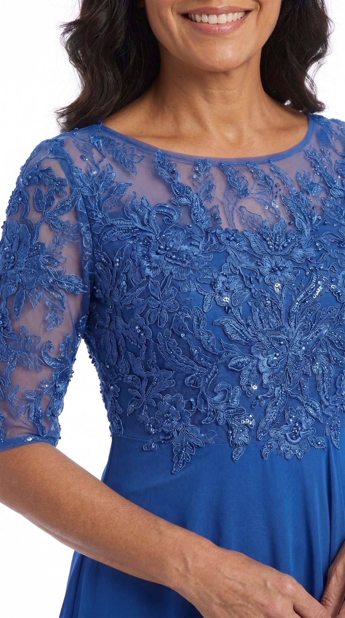 Vestido Celia | Encaje y gasa en azul real, detalle del encaje