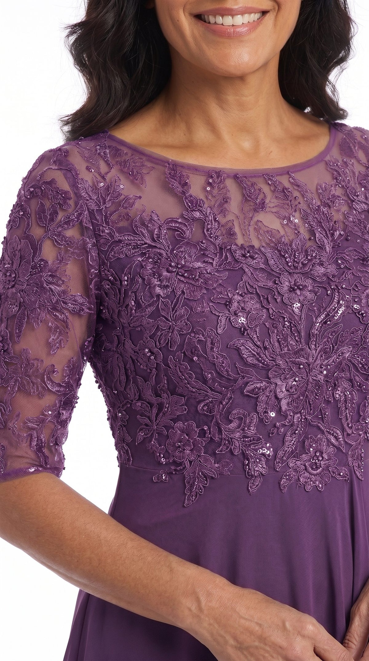 Vestido Celia | Encaje y gasa en morado, detalle del encaje