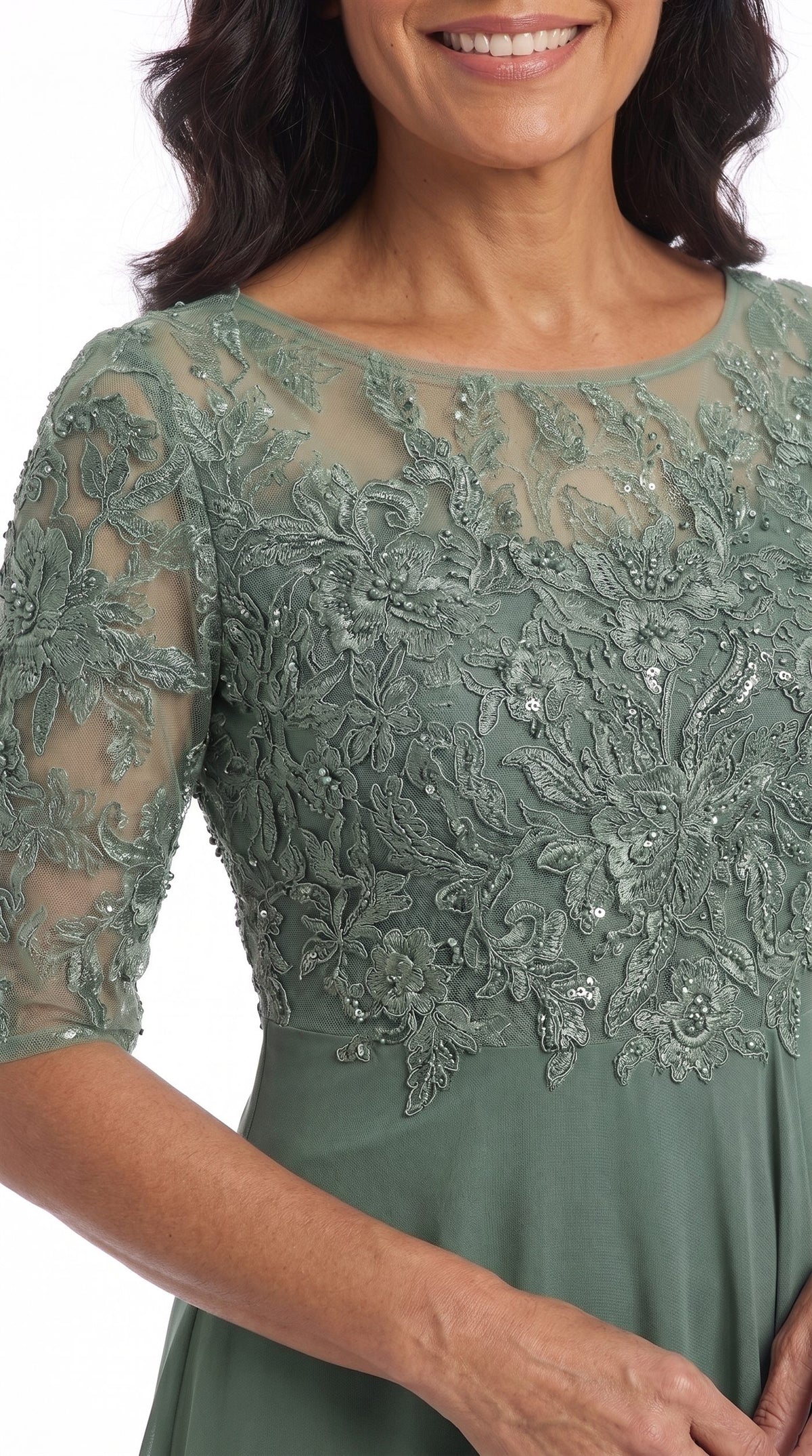 Vestido Celia | Encaje y gasa en verde salvia, detalle del encaje